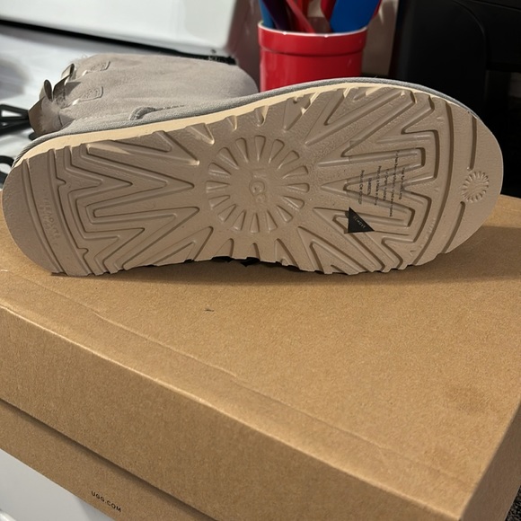 UGGS….. - Picture 4 of 6